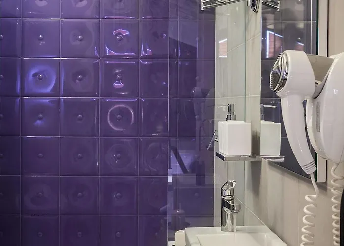 Emphasis & Отель типа 