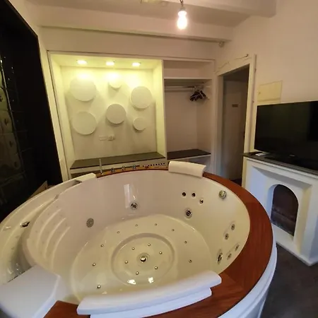 Bed and Breakfast Emphasis & 2*